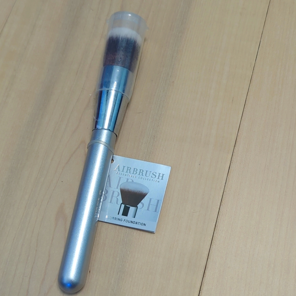 NWT IT Cosmetics Airbrush Complexion Brush